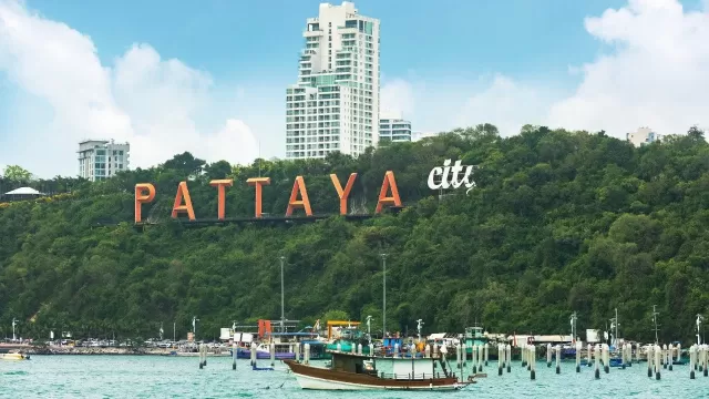 Descubre qué ver y hacer en Pattaya: desde el Santuario de la Verdad hasta la Colina del Gran Buda.